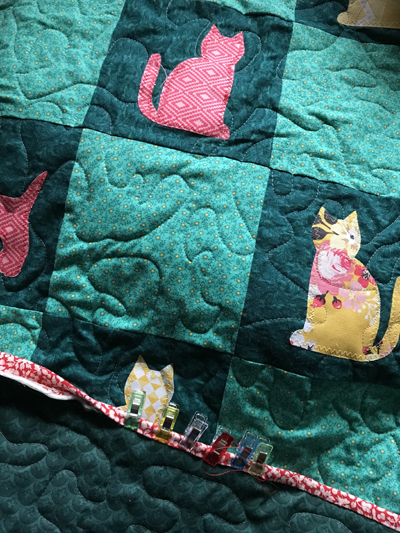 Cat and Dog quilt binding www.dlstewart.com