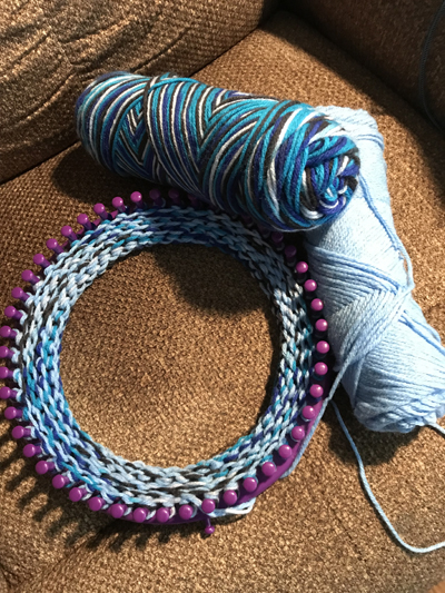 Loom Knitting a hat in variegated blue www.dlstewart.com